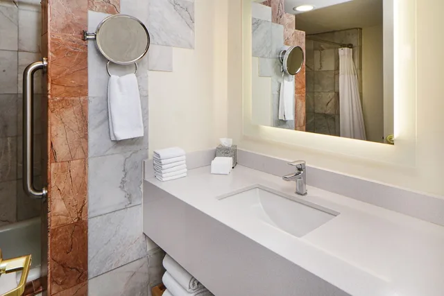 غرفة قياسية بسرير مزدوج، Crowne Plaza Monterrey 5/7