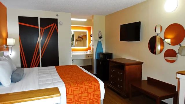 غرفة بسرير كينج لذوي الإعاقة، Howard Johnson by Wyndham Savannah GA 2/10