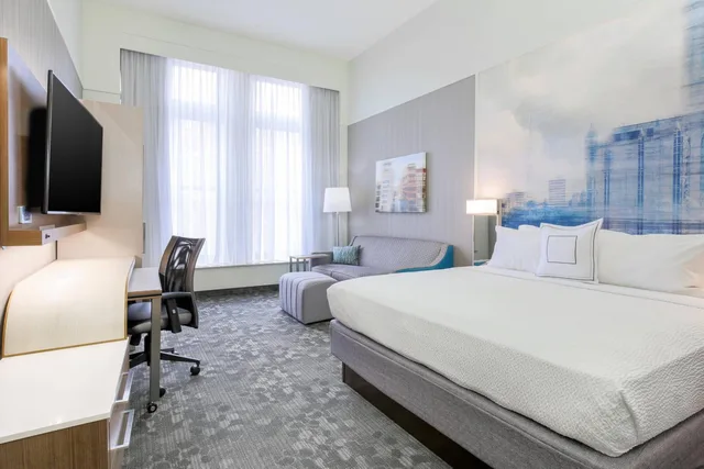 Room, King Bed, Bathtub, Accessible, Courtyard by Marriott Pittsburgh Downtown 1/10