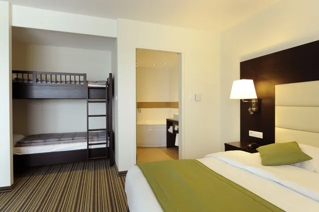 غرفة سوبيريور عائلية بسرير مزدوج وسرير بطابقين، Hotel Charleroi Airport Van Der Valk 4/4