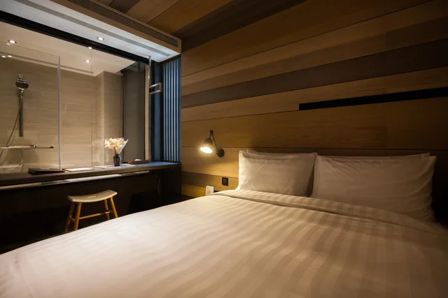 غرفة قياسية مزدوجة، Hotel East 1/2