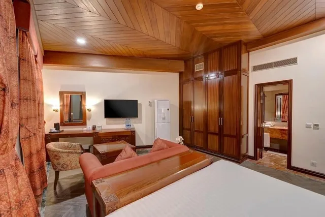 جناح تنفيذي بسرير كينج، Pearl Continental Malam Jabba 2/3