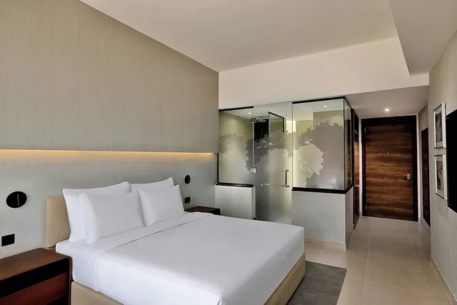 Deluxe, King Bed, Skyline View، Hotel Local Dubai at Jumeirah Village Triangle by the First Collection 1/9