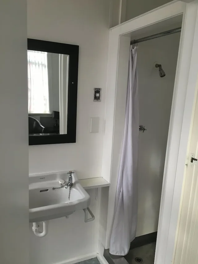 غرفة بسرير كوين، Law Courts Hotel 1/1