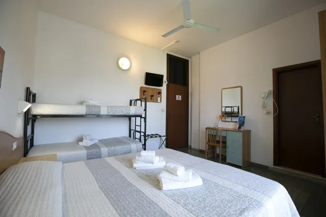 غرفة قياسية ثلاثية بثلاثة أسرّة، Hotel Mara 6/9