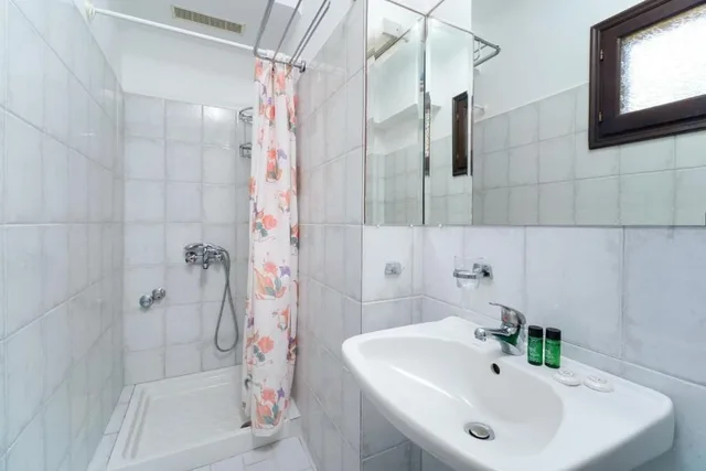 غرفة سوبيريور بسرير مزدوج وسرير فردي بإطلالة على الحديقة، Kamelia Hotel 5/5