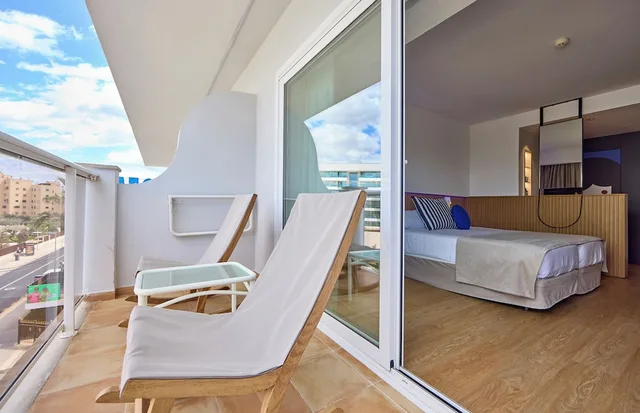 غرفة بسرير مزدوج بشرفة، Universal Hotel Neptuno - Adults Only 6/7