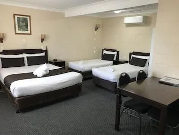 غرفة متصلة، Hideaway Motor Inn 1/1