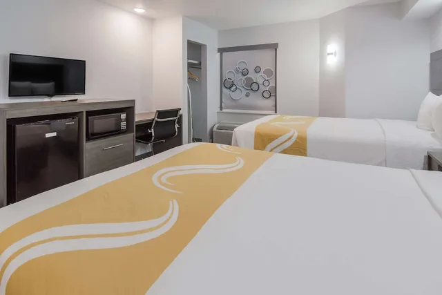 غرفة قياسية بسريرين مزدوجين، Quality Inn and Suites Richardson-Dallas 2/7