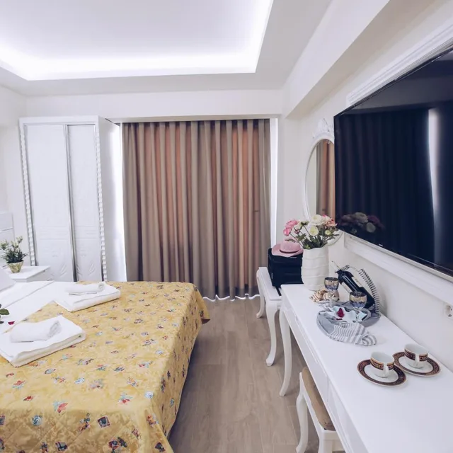 Studio, Balcony, Princess Kinli Suites Hotel 3/9