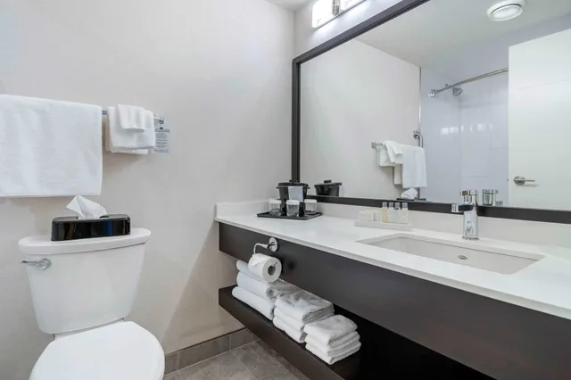 غرفة قياسية بسرير كينج، Bayside Resort, Ascend Hotel Collection 7/10
