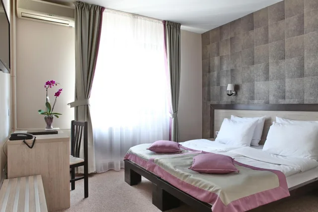 غرفة بسرير مزدوج أو سريرين منفصلين، Garni Hotel Vozarev 5/10
