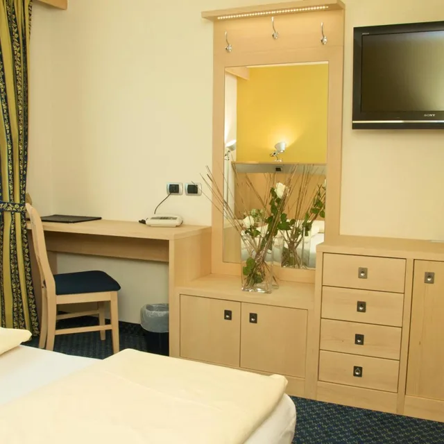 Comfort, Double or Twin Bed, Charme Hotel Alexander 9/10