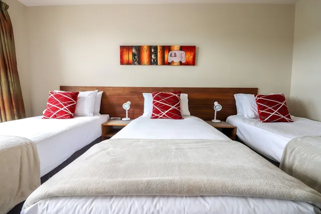 شقة تنفيذية بسريرين منفصلين وسريرين كينج بغرفتي نوم، Coleraine Motel 2/6