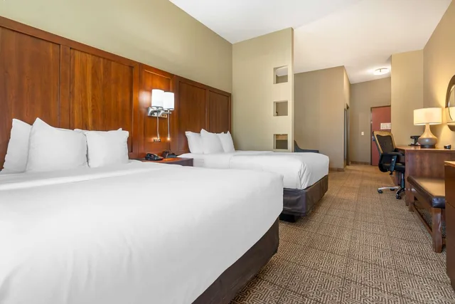 جناح بسريرين كوين، Comfort Suites Gallup East Route 66 and I-40 1/3