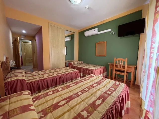 Room, Triple, 3 Beds, Quentar Hotel 1/4