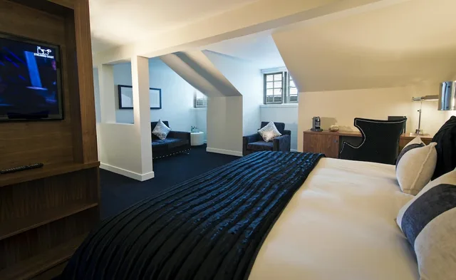 غرفة عائلية بسرير كينج مع أريكة، Hotel Colessio 2/10