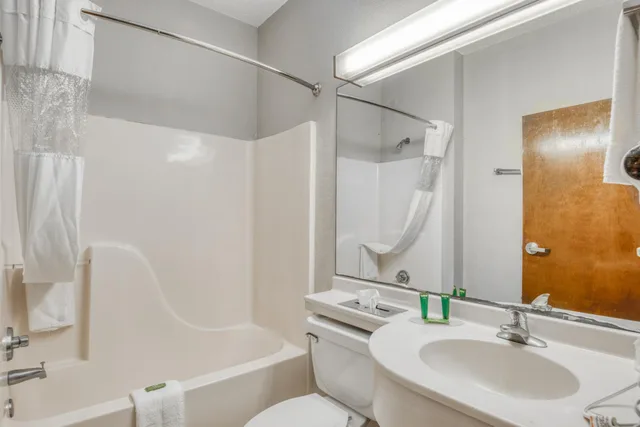 جناح بجاكوزي، Trident Inn And Suites 1/3