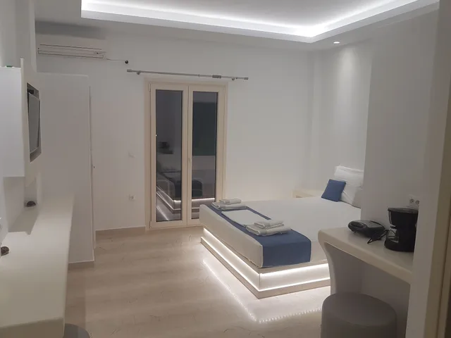 3 Bedrooms, Villa, 2 Double and Twin Beds, Hot Tub، Casa Bella 3/4