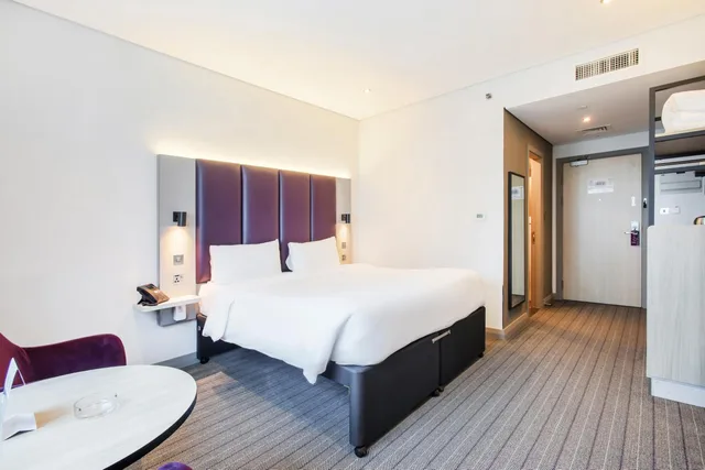 New Style, King Bed, Smoking، Premier Inn Abu Dhabi Capital Centre 5/10