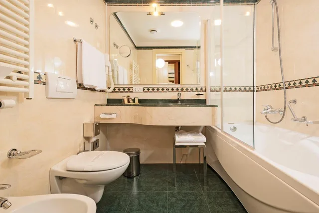 جناح جونيور بسرير كوين، Hotel Maggior Consiglio 4/4