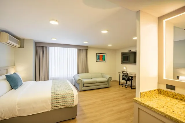 غرفة بزنس بسرير كوين وسرير فردي، La Quinta by Wyndham Quito 5/10
