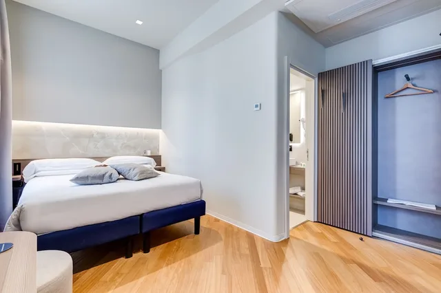Standard double french bed, Best Western Plus Hotel Plaza 2/10