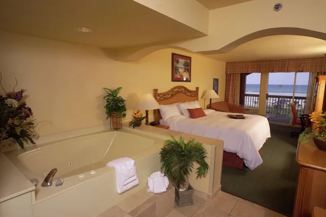 Room, King Bed, Beach Side, Jetted Tub، HAMPTON INN ST. AUGUSTINE BEACH 10/10