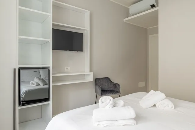 Standard, Queen Bed, Belli Suites Vatican Rome Guest House 5/8