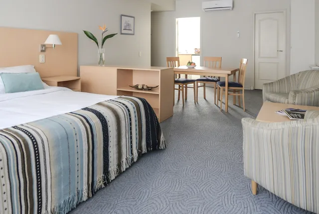 جناح بسرير كوين، Portal Plaza Suites 3/4