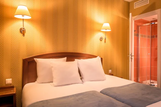 غرفة سوبيريور بسريرين منفصلين، HOTEL CHARLEMAGNE 4/6