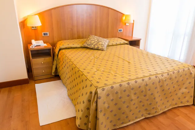 غرفة سوبيريور بسرير مزدوج وسرير فردي بإطلالة على البحر، Hotel Principe 2/5