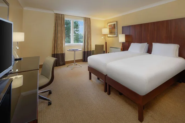 Room, Twin Beds, DoubleTree by Hilton Belfast Templepatrick Golf & Country Club 1/2