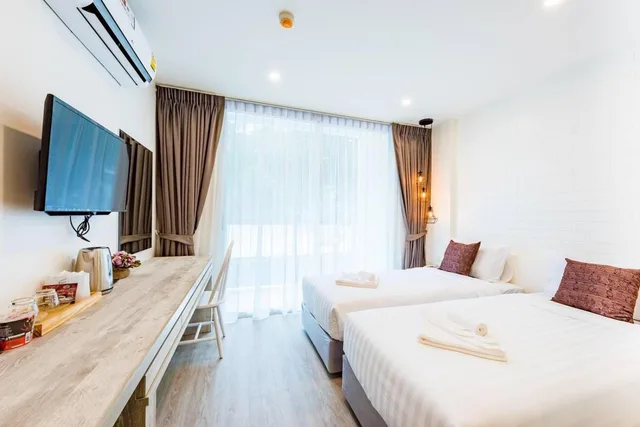 غرفة بسريرين منفصلين بشرفة، Lullabella Hotel 2/5