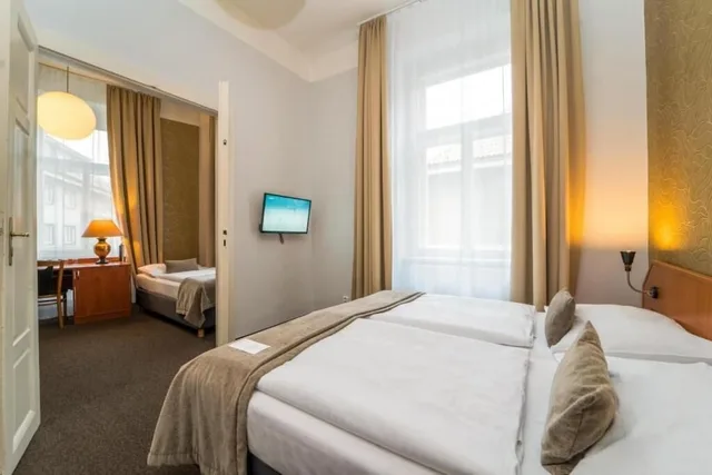 Room, Quadruple, 3 Beds, Metropolitan Old Town Hotel 1/10