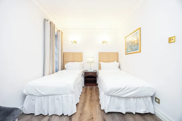 3 Bedrooms, Apartment, King and Twin Beds, 1.5 Bathrooms، Carlton Court 5/10