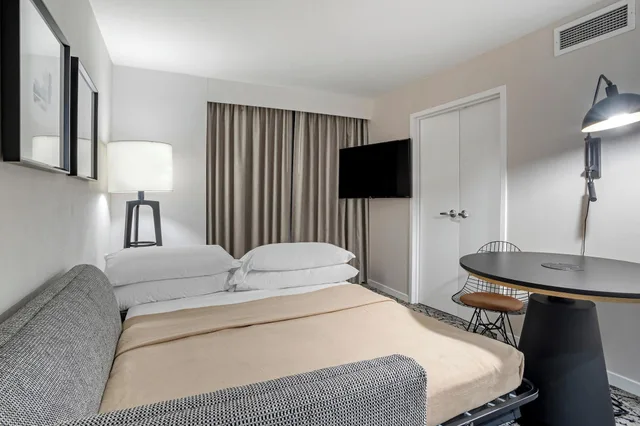جناح، Sheraton Suites Old Town Alexandria 1/10
