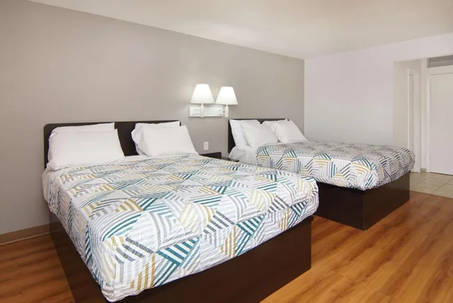 غرفة بسريرين كوين للمدخنين، Motel6 Lancaster, TX - DeSoto - Lancaster 2/8