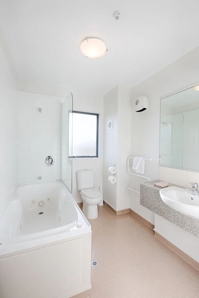Spa, Superior, Studio, Queen Bed، Bella Vista Motel Te Anau 3/3