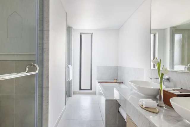 Discovery, Suite, King Bed, Zulal Wellness Resort 3/4