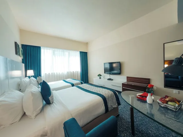 غرفة سوبيريور بسريرين منفصلين وسريرين كينج، Kingsgate Hotel Abu Dhabi By Millennium 4/6
