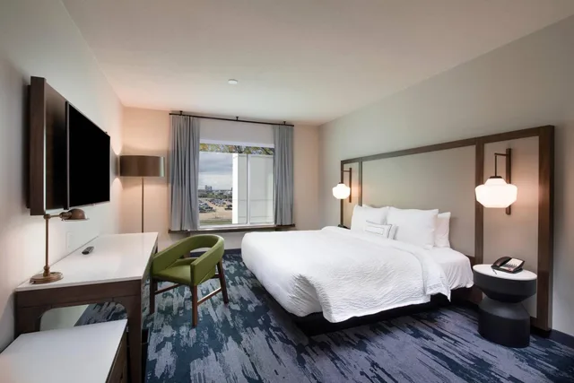 Guest Room, King Bed, Fairfield By Marriott Edmonton International Airport 4/14