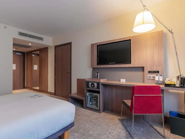 Superior, Queen Bed, Accessible, Novotel Istanbul Bosphorus Hotel 8/10