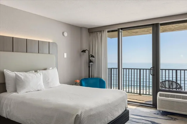 غرفة بسرير كوين بإطلالة على البحر، Nautilus Inn 1/10