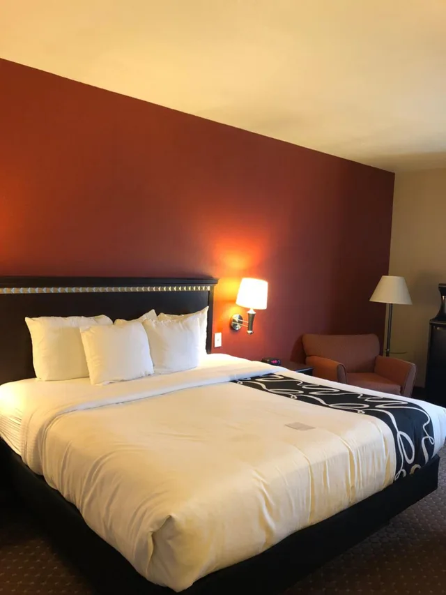 جناح بسرير كينج لذوي الإعاقة، Americas Best Value Inn Suites Gun Barrel City 2/5