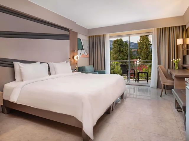 غرفة ديلوكس بسرير مزدوج بإطلالة على الحديقة، Rixos Premium Tekirova 1/10