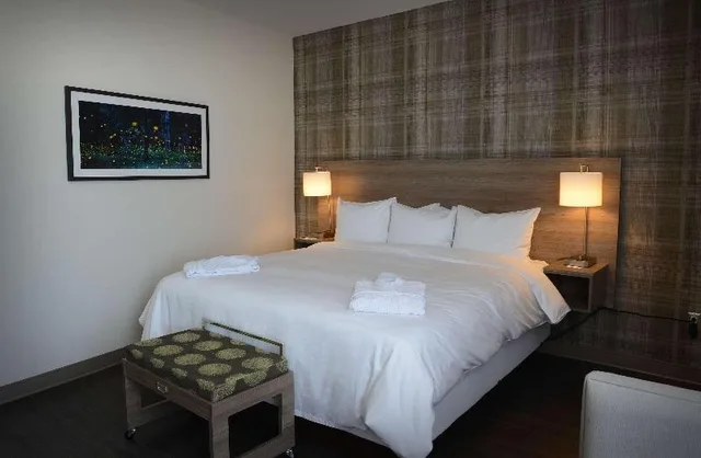 استوديو بسرير كينج، Radisson Kingswood Hotel Fredericton, NB 2/3