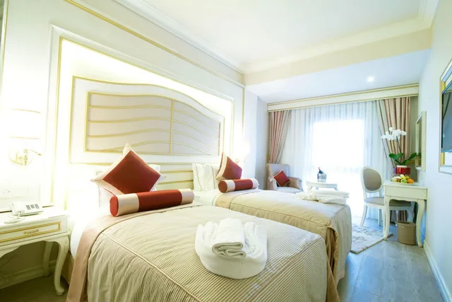 غرفة ديلوكس بسرير كوين وسريرين منفصلين، Halifaks Hotel 1/1