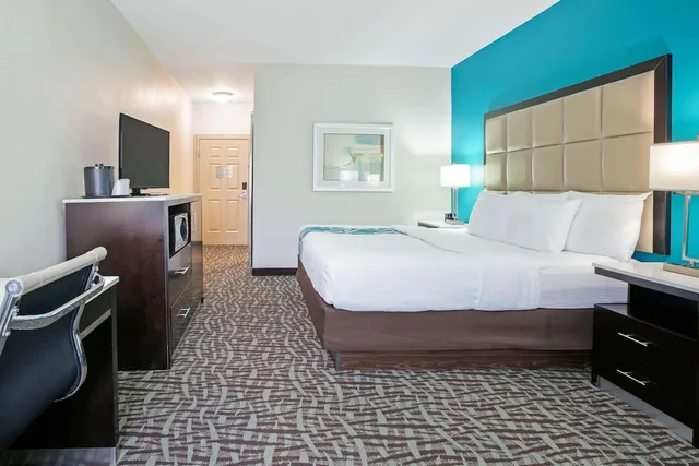 جناح بسرير كينج، La Quinta Inn And Suites Paris 2/5