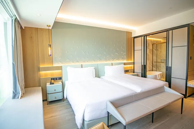 Gold, Twin Beds, Lake View، YOHO Treasure Island Hotel 1/2